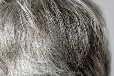 Gri saçlı yaşlı insan, yakın plan.