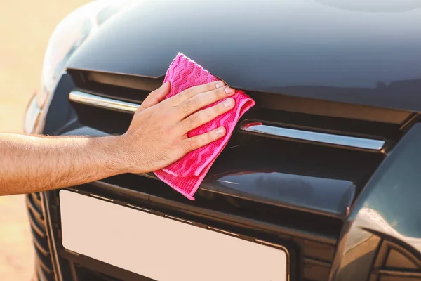 Man Washing His Car Outdoors Closeup — Stock Photo, Image