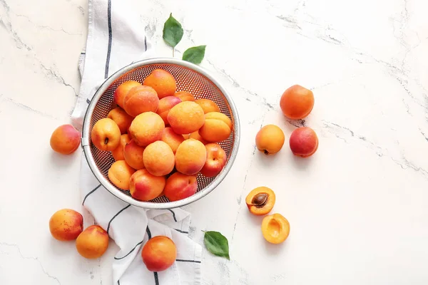 Colander Tasty Ripe Apricots White Background — Stock Photo, Image