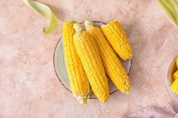 Plate Fresh Corn Cobs Color Background — Stock Photo, Image