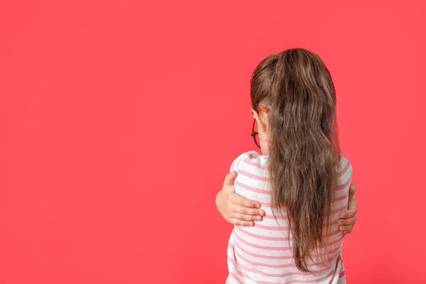 Sad Little Girl Autistic Disorder Color Background Back View — Stock Photo, Image