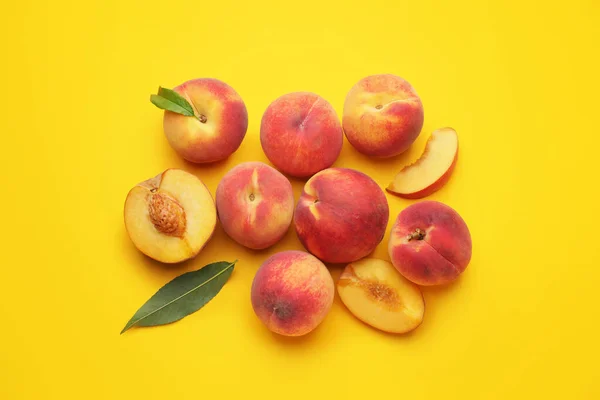 Many Ripe Peaches Color Background — Stock Photo, Image