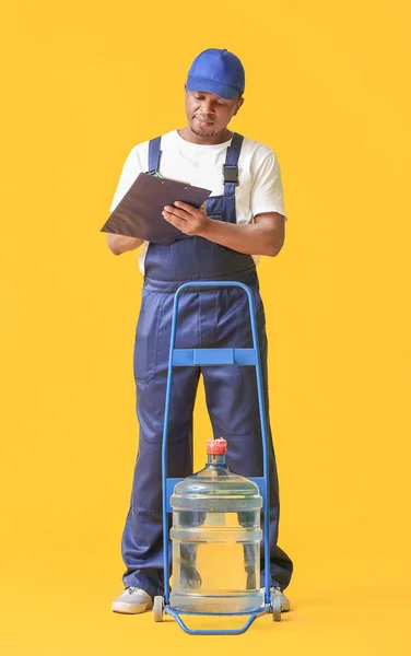 African American Delivery Man Bottle Water Color Background — Stock Photo, Image