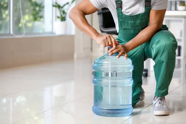 Delivery Man Bottle Water Office — Stock Photo, Image