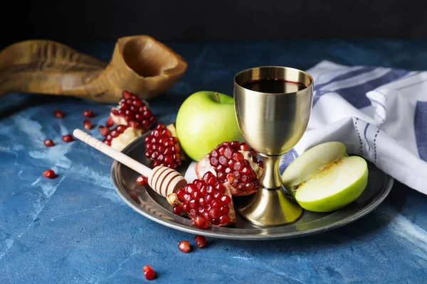 Sacramental Goblet Wine Apple Pomegranate Color Background Rosh Hashanah Jewish — Stock Photo, Image