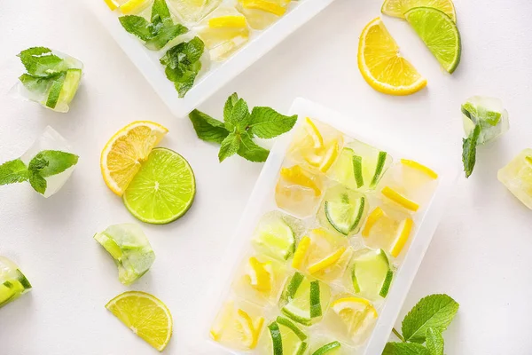 Trays Citrus Fruits Ice White Background — Stock Photo, Image