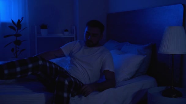 Male Sleepwalker Bedroom Night — Stock Video