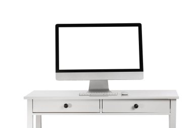 Masada beyaz arkaplana karşı modern PC monitörü