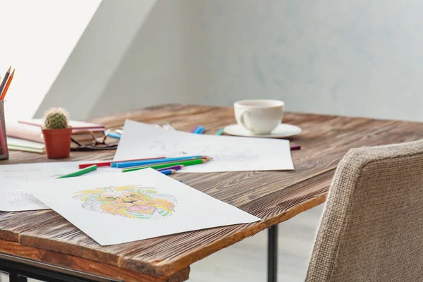 Coloring Pictures Pencils Table — Stock Photo, Image