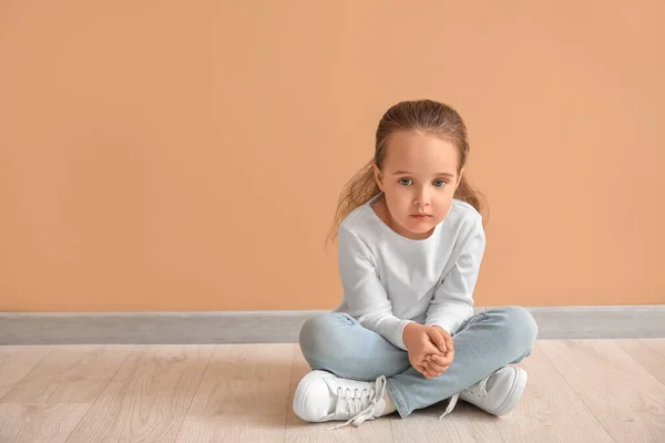 Sad Little Girl Autistic Disorder Sitting Color Wall — Stock Photo, Image