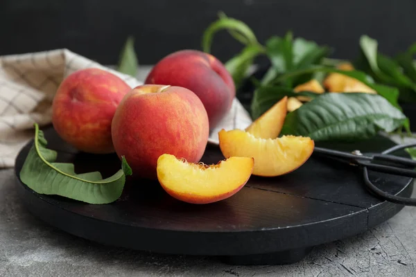 Tasty Ripe Peaches Table — Stock Photo, Image