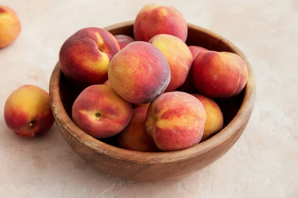 Bowl Ripe Peaches Color Background — Stock Photo, Image