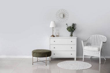 Güzel, şık bir odanın içi.