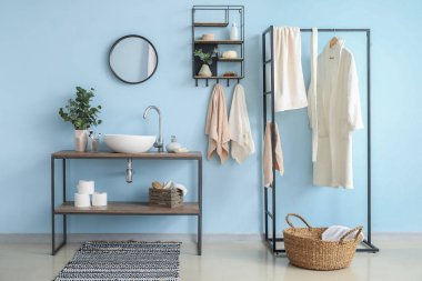 Modern şık banyonun içi.