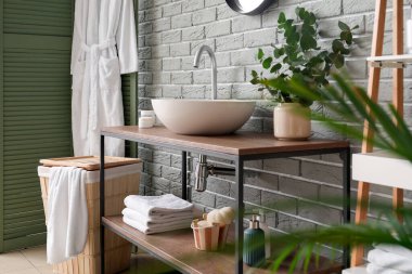 Modern şık banyonun içi.