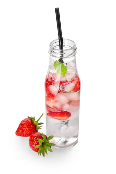 Fles Verse Aardbeienlimonade Witte Achtergrond — Stockfoto