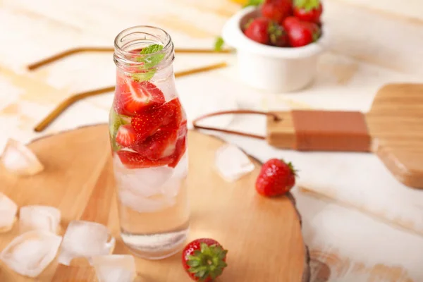 Bottle Fresh Strawberry Lemonade Table — Stock Photo, Image