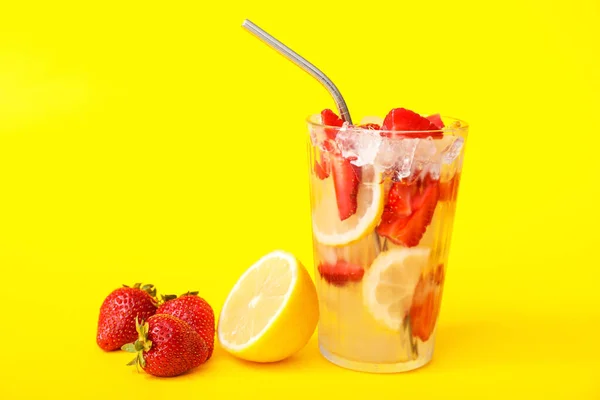 Glass Fresh Strawberry Lemonade Color Background — Stock Photo, Image