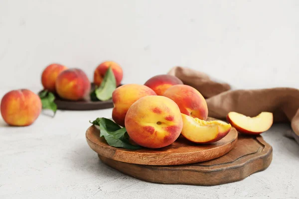 Plate Ripe Peaches White Background — Stock Photo, Image
