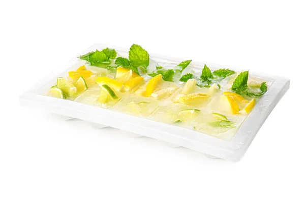 Tray Citrus Fruits Ice White Background — Stock Photo, Image
