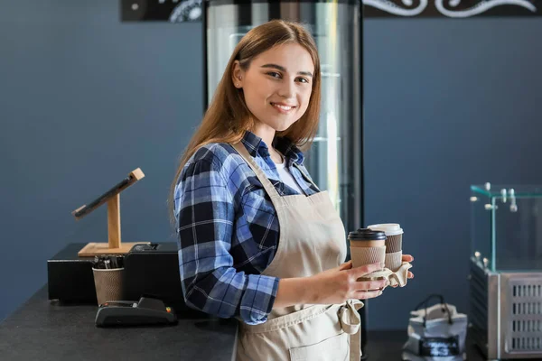 Vrouwelijke Barista Modern Café — Stockfoto