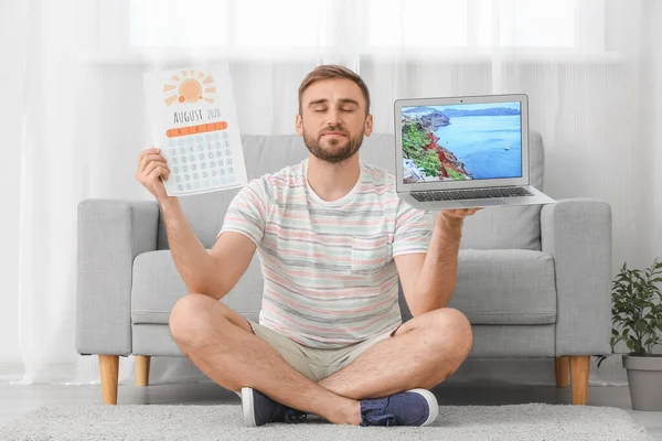Happy Man Calendar Laptop Dreaming Vacation Home — Stock Photo, Image