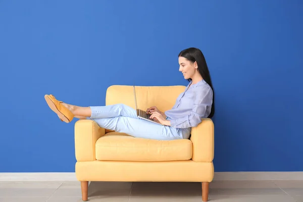 Young Woman Laptop Relaxing Armchair Home — Stock Photo, Image