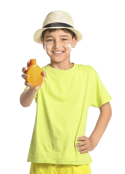 Menino Com Creme Proteção Solar Fundo Branco — Fotografia de Stock