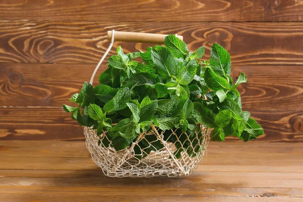 Fresh Green Mint Basket Wooden Background — Stock Photo, Image