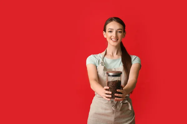 Jonge Vrouwelijke Barista Kleur Achtergrond — Stockfoto