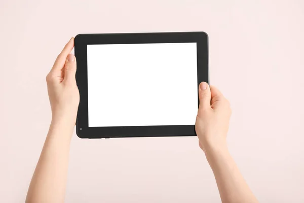 Hands Modern Tablet Computer Light Background — Stock Photo, Image