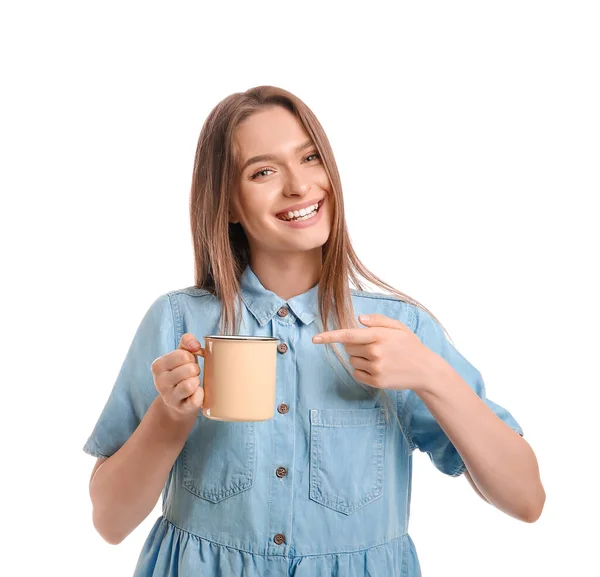 Schöne Junge Frau Mit Einer Tasse Tee Auf Weißem Hintergrund — Stockfoto
