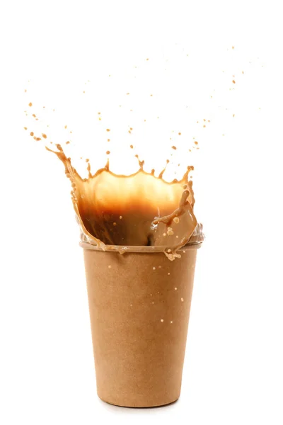 Filiżanka Gorącej Kawy Pluskiem Białym Tle — Zdjęcie stockowe