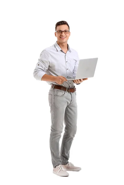 Programador Masculino Com Laptop Fundo Branco — Fotografia de Stock