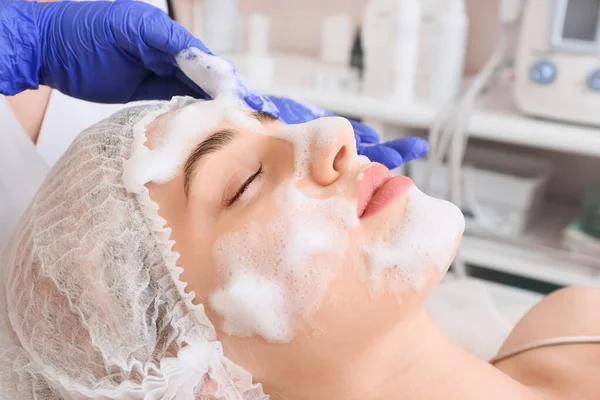 Woman Undergoing Procedure Facial Peeling Beauty Salon — Stock Photo, Image