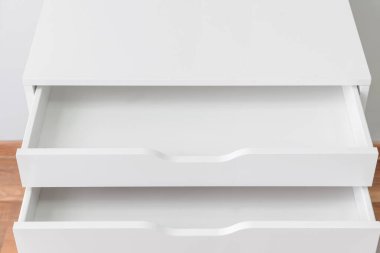 Odada boş çekmece sandığı