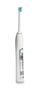 Beyaz arkaplanda elektrikli diş fırçası