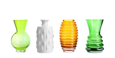 Beyaz arkaplanda güzel vazolar