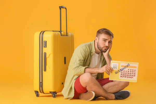 Sad Man Holding Calendar Written Word Quarantine Color Background Vacation — Stock Photo, Image