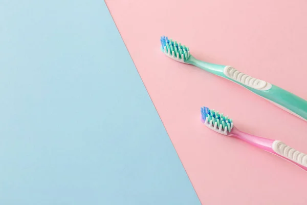 Cepillos Dentales Sobre Fondo Color — Foto de Stock