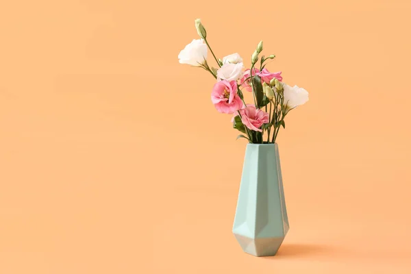 Beautiful Vase Flowers Color Background — Stock Photo, Image