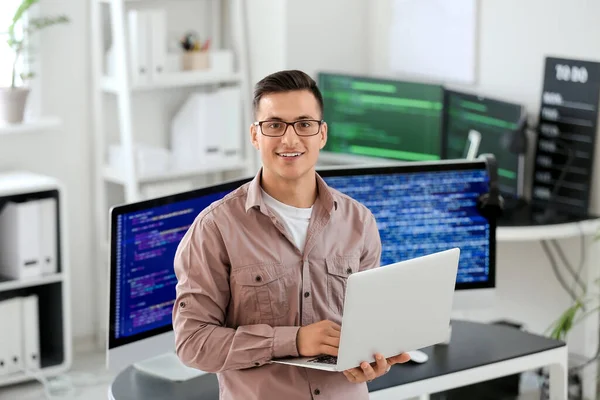 Porträt Eines Männlichen Programmierers Amt — Stockfoto