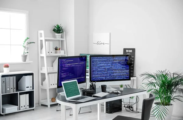 Programcının Modern Işyeri — Stok fotoğraf