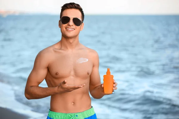 Handsome Young Man Sunscreen Cream Sea Beach — Stock Photo, Image