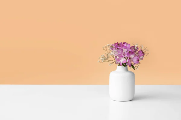 Beautiful Vase Flowers Table Color Background — Stock Photo, Image