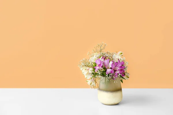 Beautiful Vase Flowers Table Color Background — Stock Photo, Image