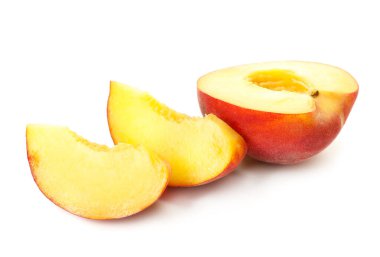 Beyaz arka planda tatlı şeftali