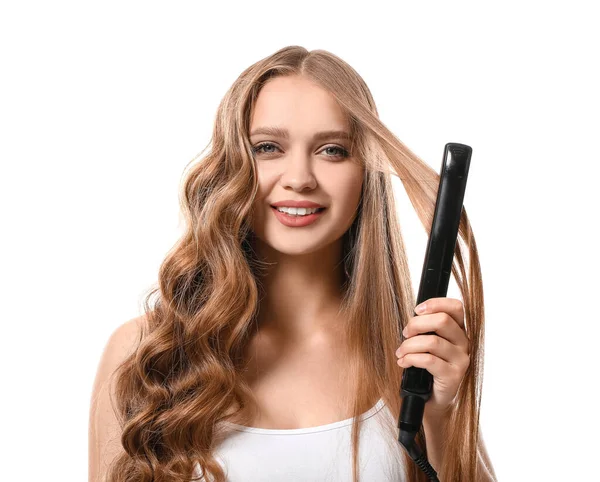 Schöne Junge Frau Mit Abgeflachtem Bügeleisen Für Haare Vor Weißem — Stockfoto
