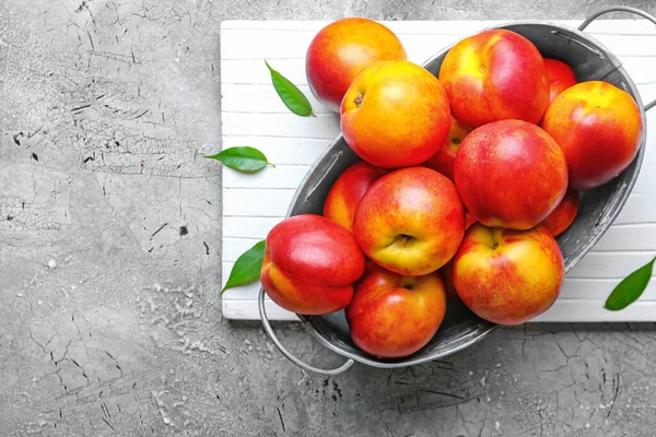 Sweet Ripe Nectarines Basket Grey Background — Stock Photo, Image