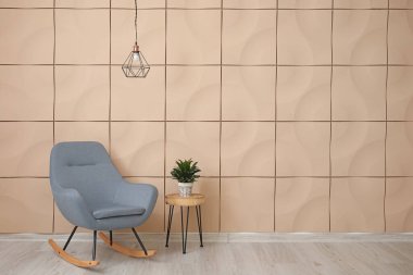 Rahat koltuklu bir oda.